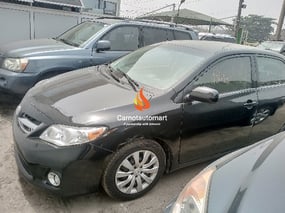 BLACK TOYOTA COROLLA LE 2013