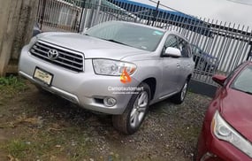 SILVER TOYOTA HIGHLANDER LIMITED 2010