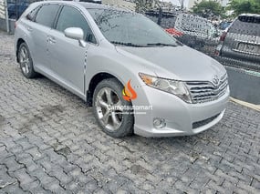 SILVER TOYOTA VENZA 2010