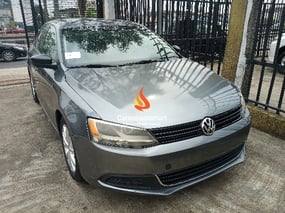 GREY VOLKSWAGEN JETTA SE TSI 2012