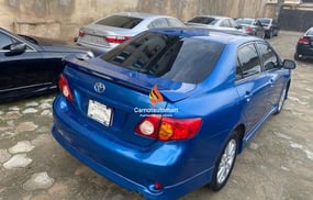 BLUE TOYOTA COROLLA SPORT 2010