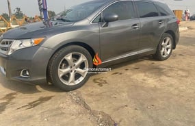 GREY TOYOTA VENZA XLE 2010