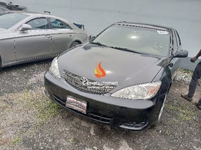 BLACK TOYOTA CAMRY LE 2004