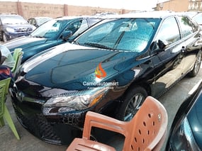 BLACK TOYOTA CAMRY SE 2019