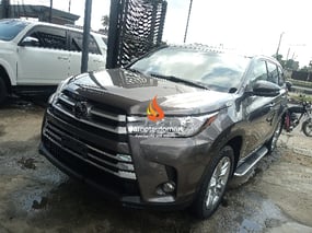 GREY TOYOTA HIGHLANDER AWD LIMITED 2017