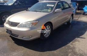 GOLD TOYOTA CAMRY XLE 2003