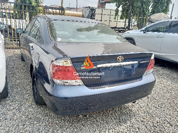 BLUE TOYOTA CAMRY LE 2006