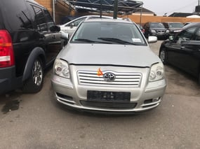 2001 Silver Toyota Avensis 