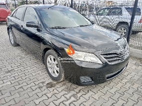 BLACK TOYOTA CAMRY LE 2011
