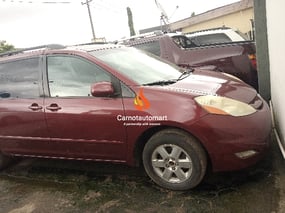 RED TOYOTA SIENNA XLE 2008