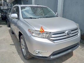 SILVER TOYOTA HIGHLANDER LIMITED 2012