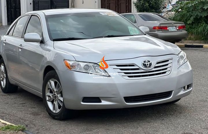 SILVER TOYOTA CAMRY LE 2009 automatic