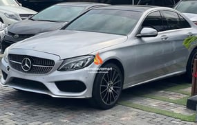 GREY MERCEDES BENZ C300 4MATIC 2015