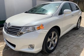 WHITE TOYOTA VENZA 2010 automatic