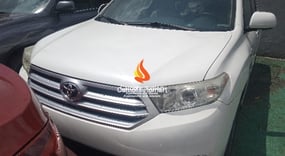 WHITE TOYOTA HIGHLANDER 4WD LIMITED 2013