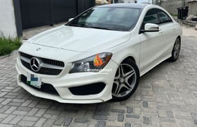 WHITE MERCEDES BENZ CLA250 2014