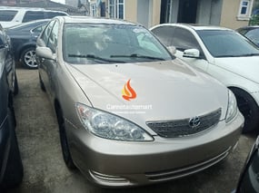 GOLD TOYOTA CAMRY LE 2003