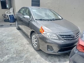 GREY TOYOTA COROLLA LE 2013