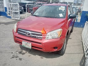 RED TOYOTA RAV4 XLE 2006