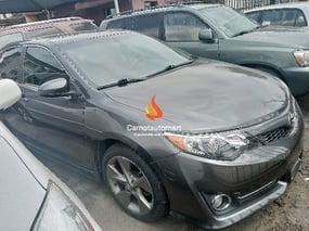 GREY TOYOTA CAMRY SE 2014