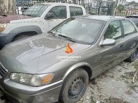 GREY TOYOTA CAMRY LE 2001