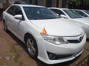 WHITE TOYOTA CAMRY 2014