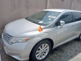 SILVER TOYOTA VENZA LE 2012