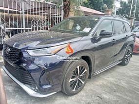 BLUE TOYOTA HIGHLANDER XSE 2019