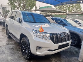 WHITE TOYOTA LAND CRUISER PRADO EX-R 2018