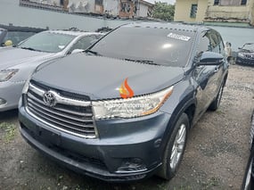 GREY TOYOTA HIGHLANDER LE 2014