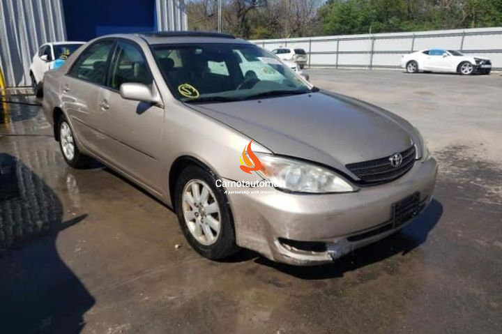 GOLD TOYOTA CAMRY XLE 2003
