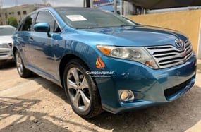 BLUE TOYOTA VENZA AWD 2010