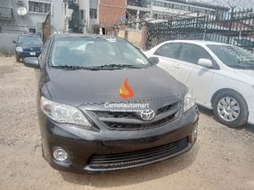 BLACK TOYOTA COROLLA LE 2012