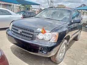 BLACK TOYOTA HIGHLANDER V6 2003