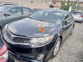 BLACK TOYOTA CAMRY SE 2012