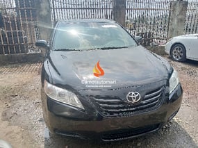 BLACK TOYOTA CAMRY LE 2010
