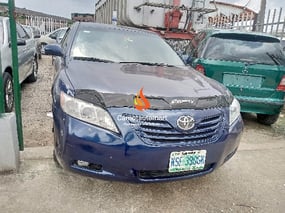 BLUE TOYOTA CAMRY XLE 2008