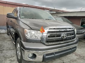 GREY TOYOTA TUNDRA 2014