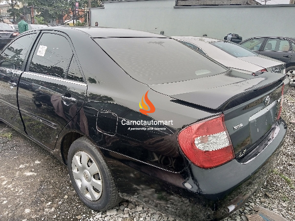 BLACK TOYOTA CAMRY LE 2004