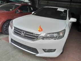 WHITE HONDA ACCORD V6 2018