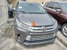 GREY TOYOTA HIGHLANDER LIMITED 2017