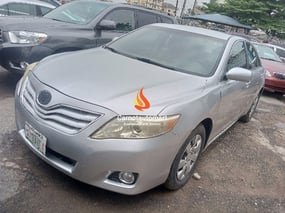 SILVER TOYOTA CAMRY 2007