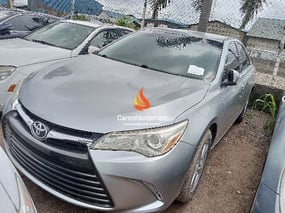 SILVER TOYOTA CAMRY LE 2011