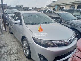 SILVER TOYOTA CAMRY LE 2013