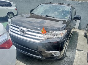 BLACK TOYOTA HIGHLANDER 2013