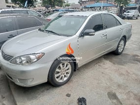 SILVER TOYOTA CAMRY LE 2006