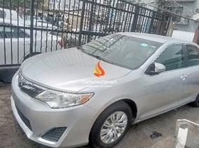 SILVER TOYOTA CAMRY LE 2012