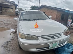 SILVER TOYOTA CAMRY LE 1999