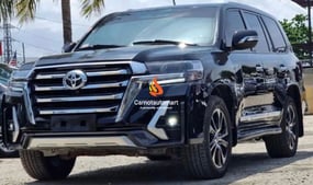 BLACK TOYOTA LAND CRUISER GXR 2015