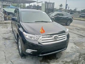 BLACK TOYOTA HIGHLANDER 2014